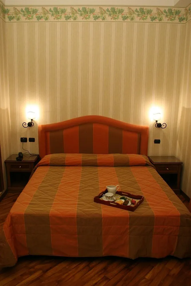 Suite Beccaria A Piazza Del Popolo Rome 2*,