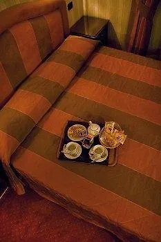 ** Bed & Breakfast Suite Beccaria A Piazza Del Popolo Rom Italien