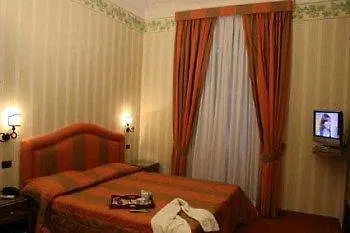 Suite Beccaria A Piazza Del Popolo Rom 2*,